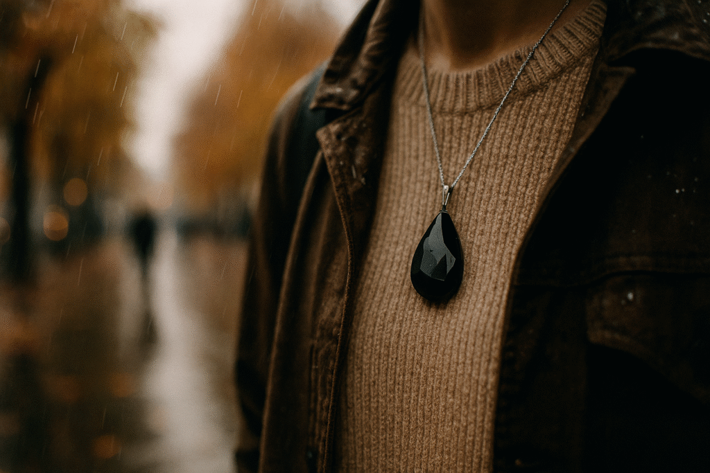 Obsidienne noire en pendentif disponible dans notre boutique de Colmar